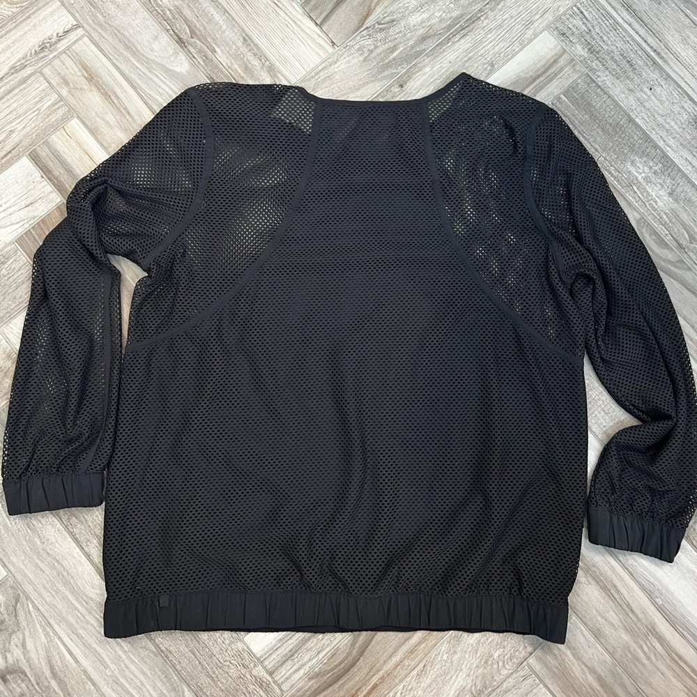 Lululemon Mesh on Mesh Pop Over